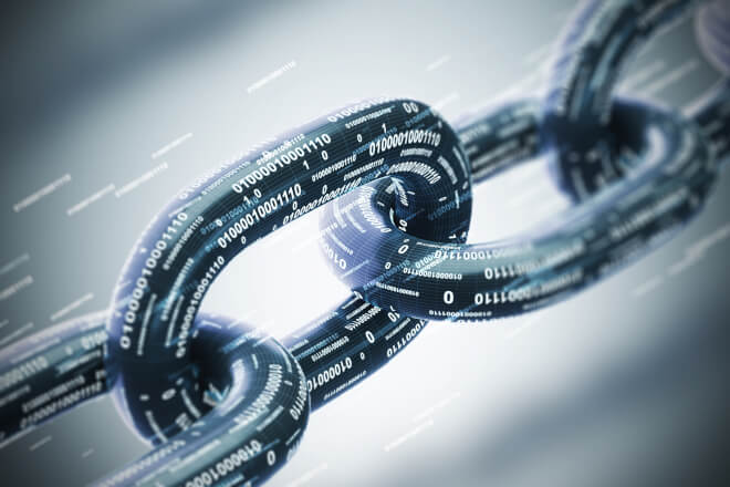 Alusão ao blockchain em algo que ilustra a corrente e a transmissão de dados seguros e em bloco