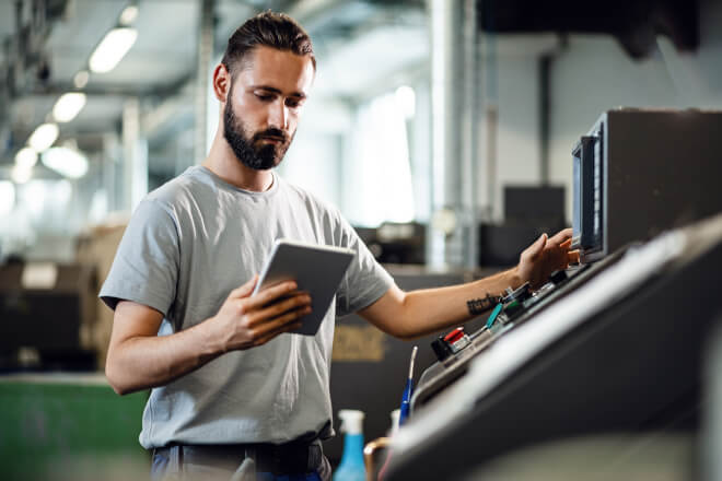 Análise e diagnóstico sendo realizada em um ativo industrial
