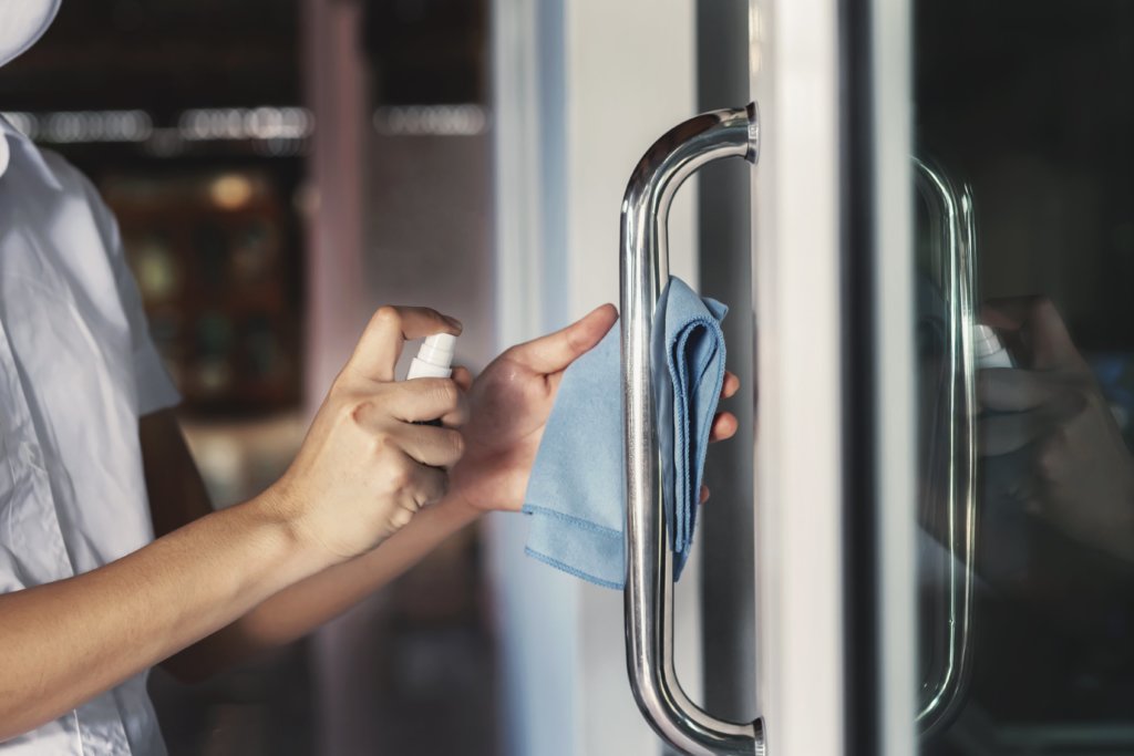 Como prevenir o contágio de COVID-19 nem hotéis